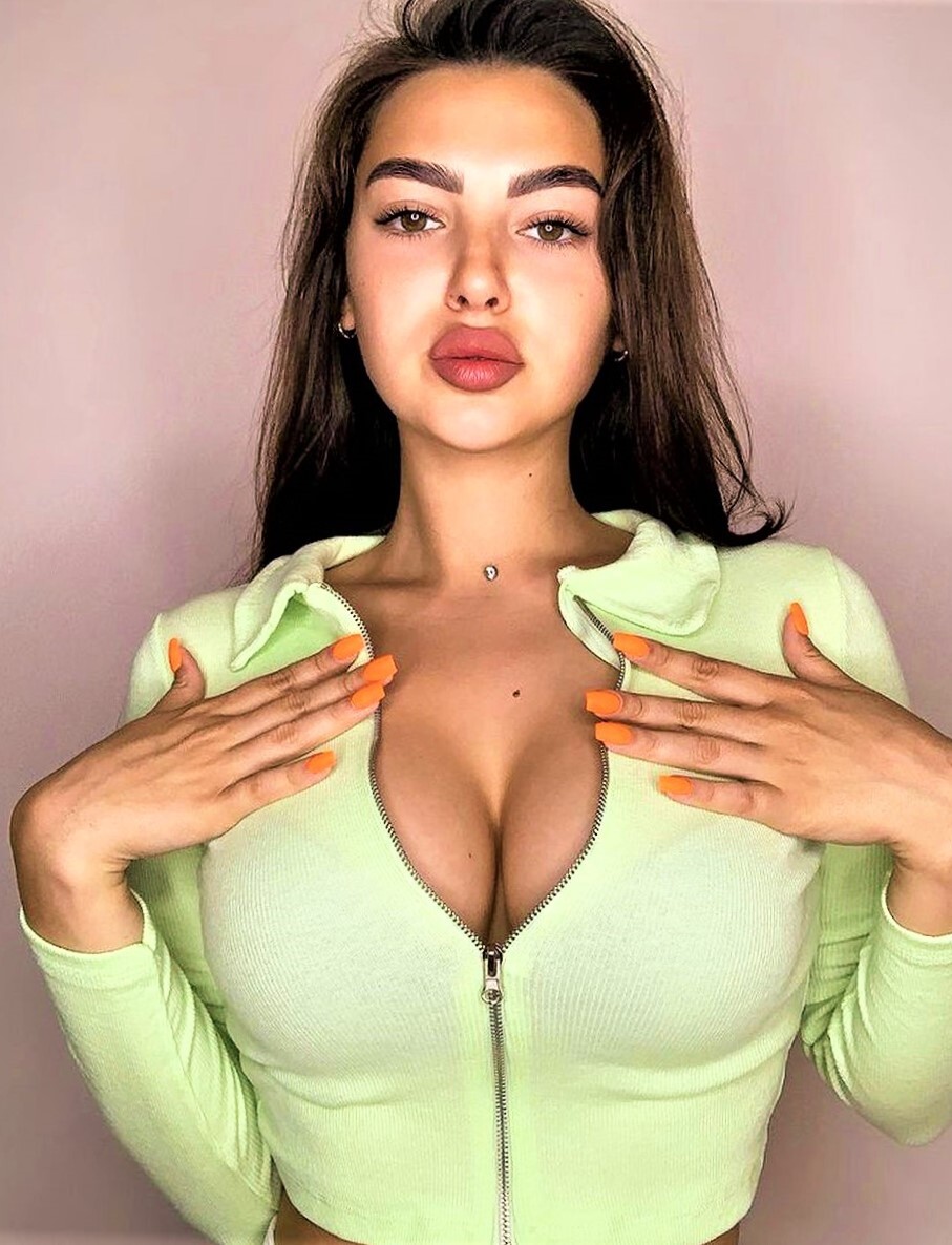 Индивидуалка Питера Кристина +7(981)136-33-84